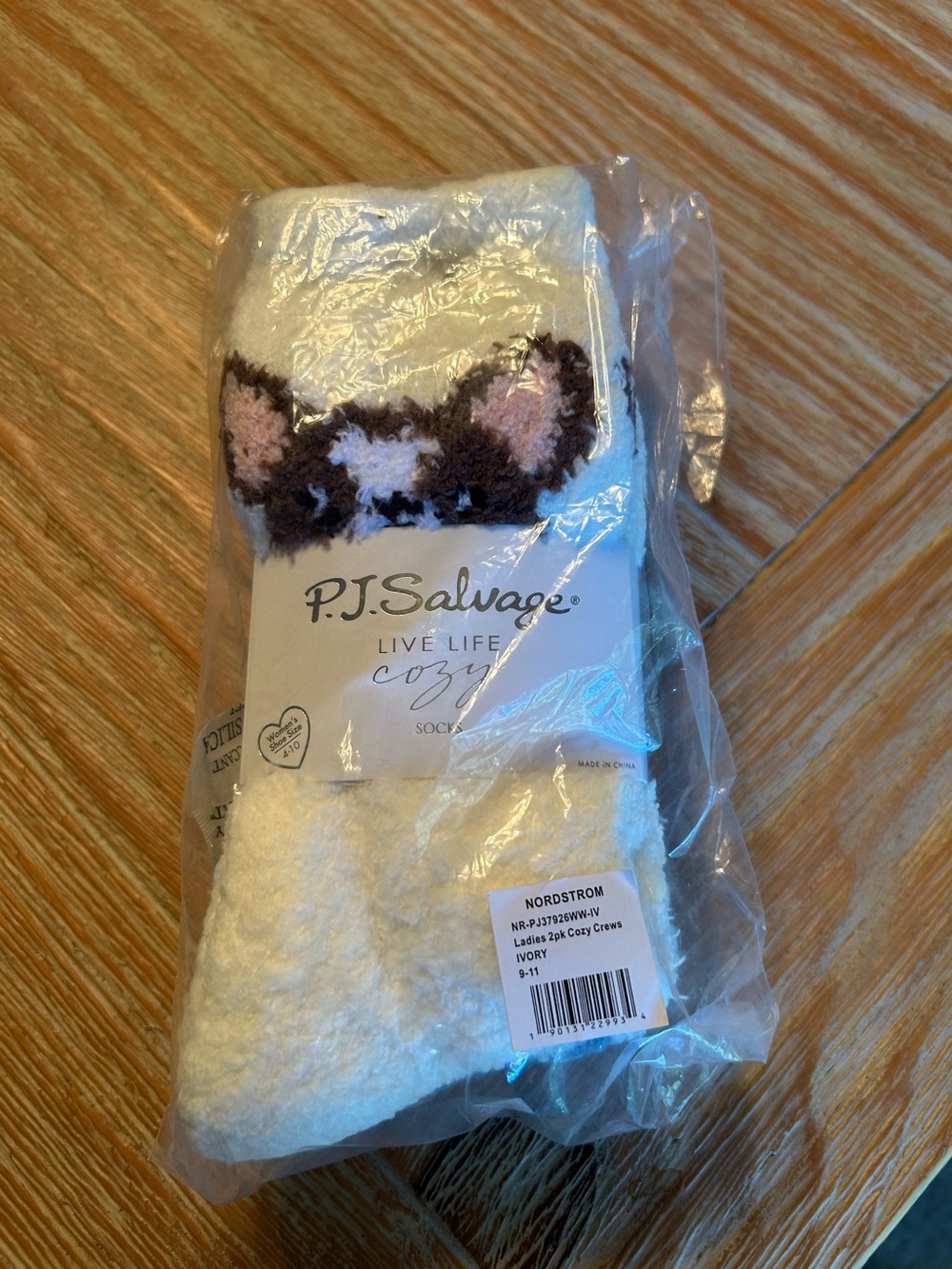 Nordstrom P.J. Salvage Ivory Cozy French pug dog Face Crew Socks Sz 8-12